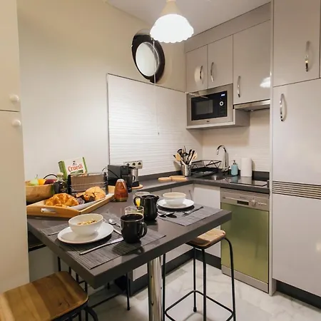 Comfortable Duplex- 1bd 2bth- Dean Miranda *