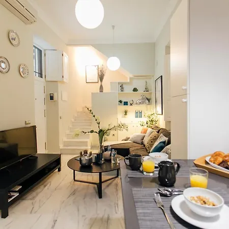 Comfortable Duplex- 1bd 2bth- Dean Miranda *