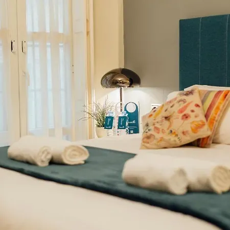 Comfortable Duplex- 1bd 2bth- Dean Miranda * Sevilla