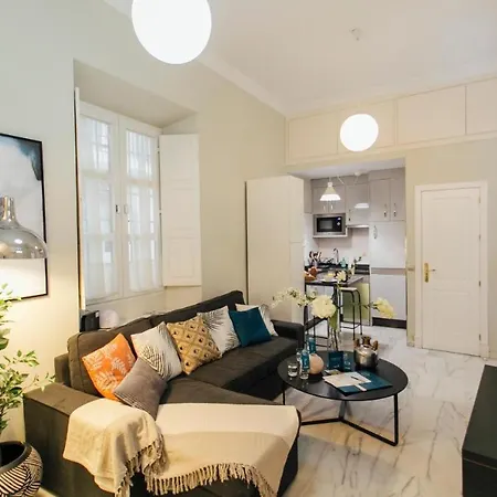 Comfortable Duplex- 1bd 2bth- Dean Miranda Apartman