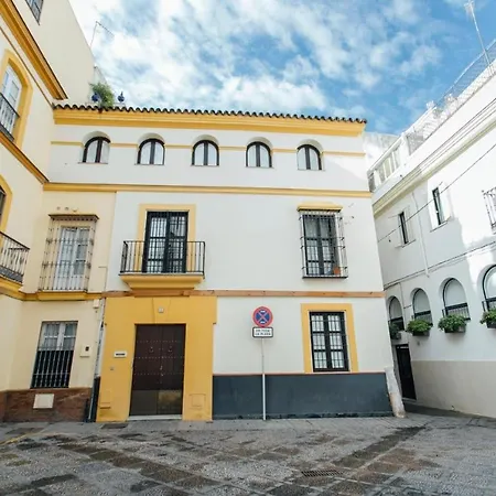 Comfortable Duplex- 1bd 2bth- Dean Miranda Apartman